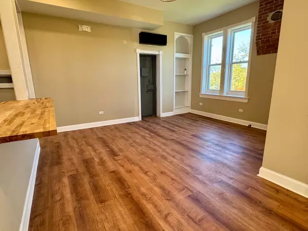 Yorkville, IL 60560,111 W Madison Street #F