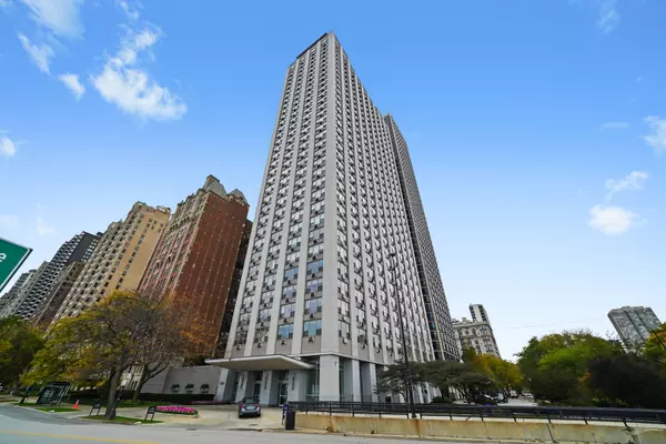 1550 N Lake Shore Drive #32C, Chicago, IL 60610