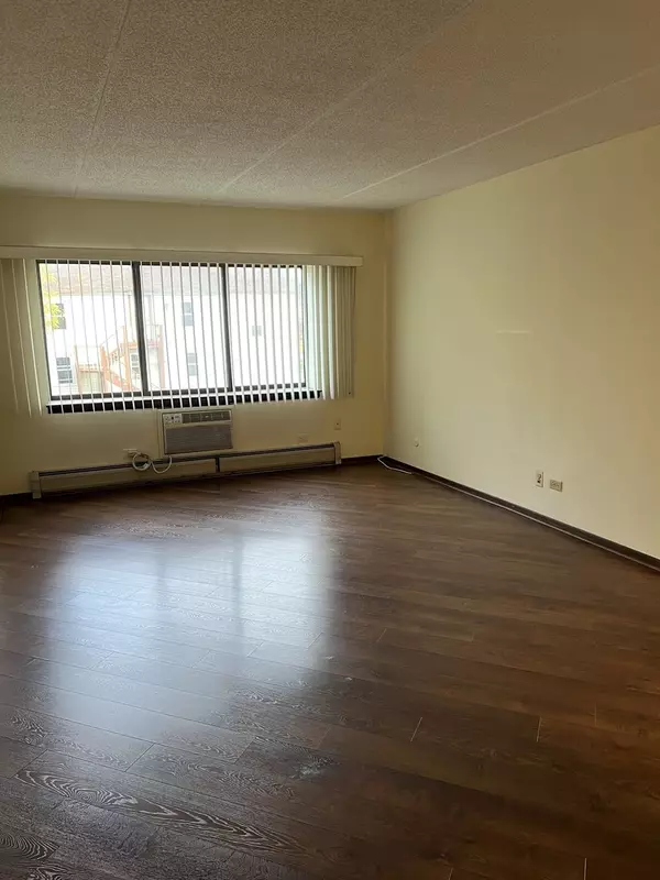 Des Plaines, IL 60016,835 Pearson Street #209