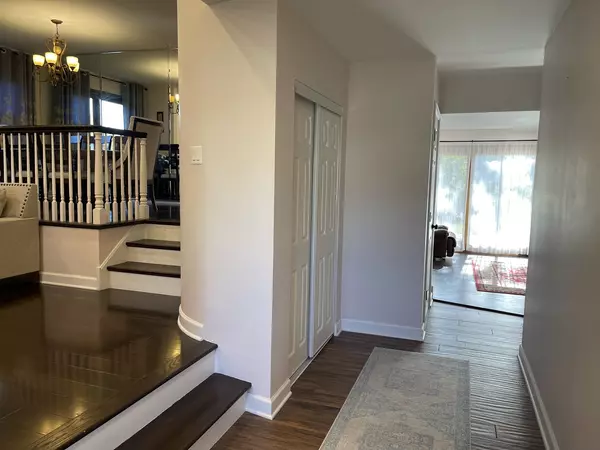 Arlington Heights, IL 60004,1925 E Waverly Lane