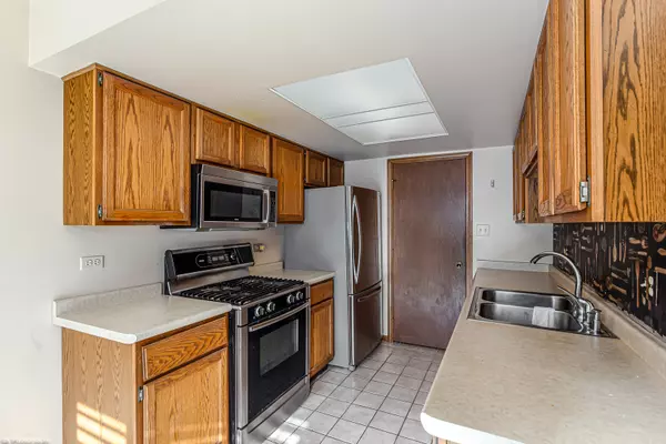 Tinley Park, IL 60477,7140 Olde Gatehouse Road