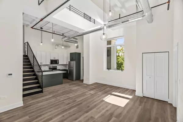 Evanston, IL 60201,1453 Maple Avenue #201