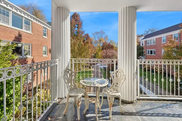 Evanston, IL 60201,2252 Sherman Avenue #2