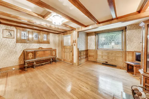 Chicago, IL 60610,1312 N Astor Street