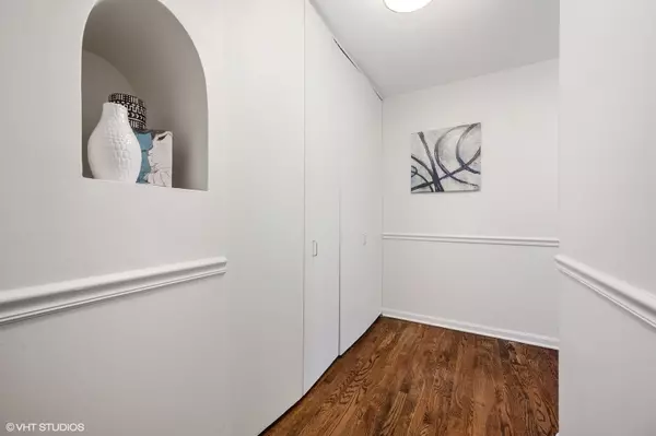 Chicago, IL 60605,901 S Plymouth Court #1703