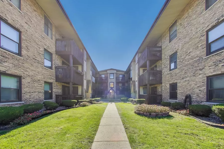 4553 W 56th Street #305, Chicago, IL 60629