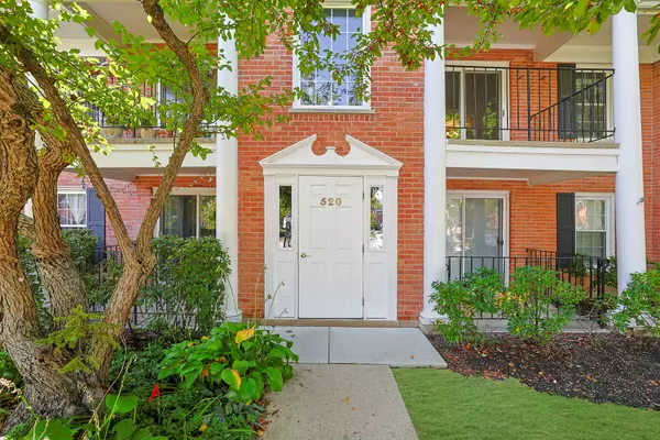 Barrington, IL 60010,520 Shorely Drive #203