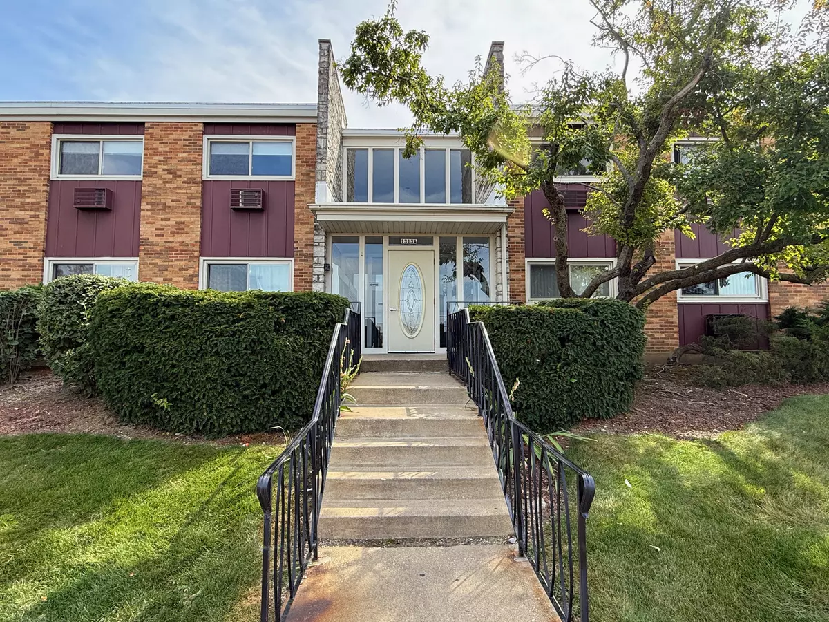 Lombard, IL 60148,1313 S Rebecca Road #118