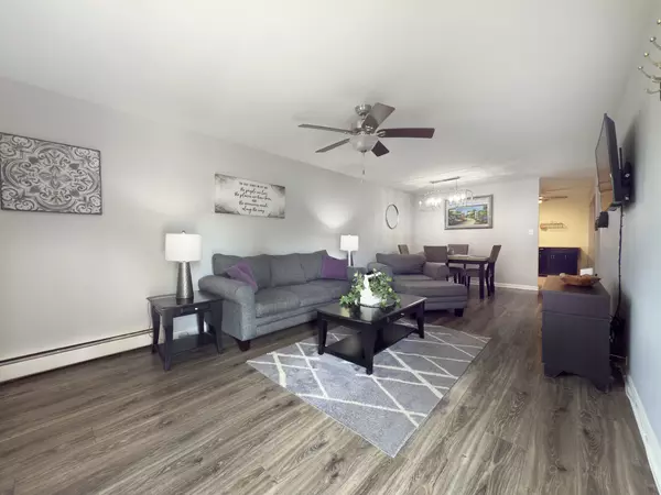 Lombard, IL 60148,1313 S Rebecca Road #118