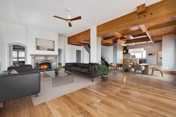 Chicago, IL 60613,707 W Junior Terrace #PH-12