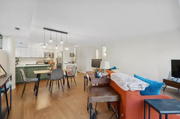 Evanston, IL 60201,2555 Gross Point Road #112