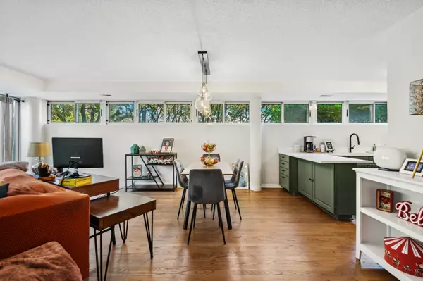 Evanston, IL 60201,2555 Gross Point Road #112