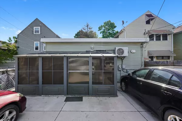 Chicago, IL 60641,3322-24 N Kostner Avenue