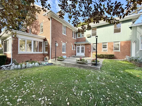 Elgin, IL 60120,841 Douglas Avenue