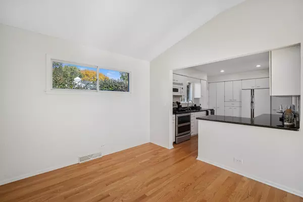 Glenview, IL 60025,1037 Heatherfield Lane