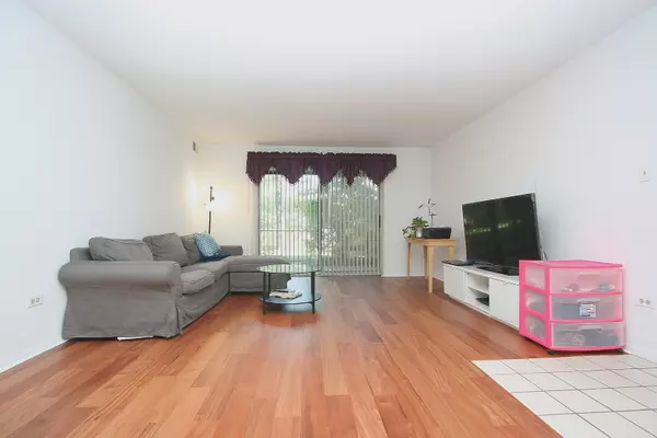 Willowbrook, IL 60527,6143 Knollwood Road #106