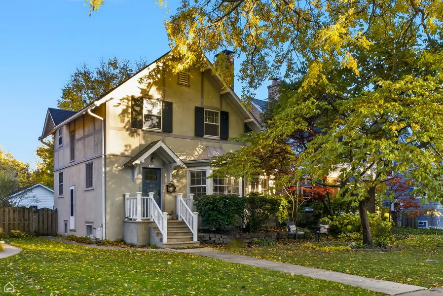 2221 Lincolnwood Drive, Evanston, IL 60201