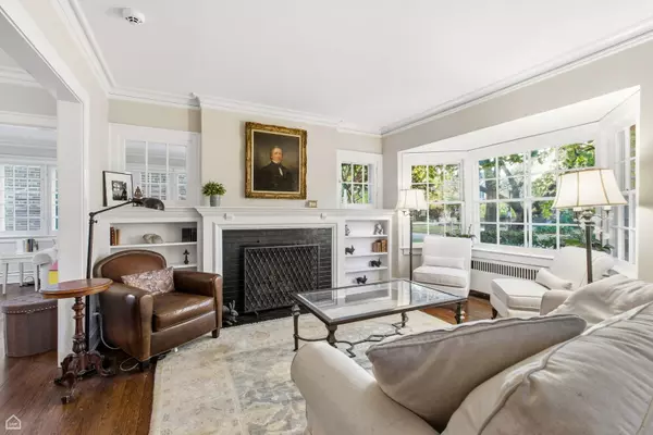 Evanston, IL 60201,2221 Lincolnwood Drive