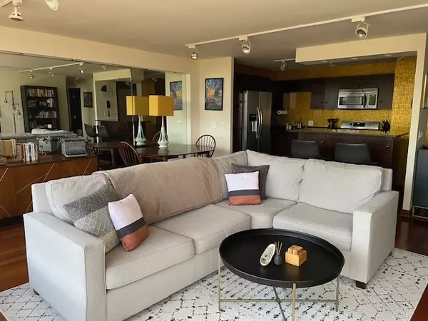 Chicago, IL 60657,2800 N Lake Shore Drive #712