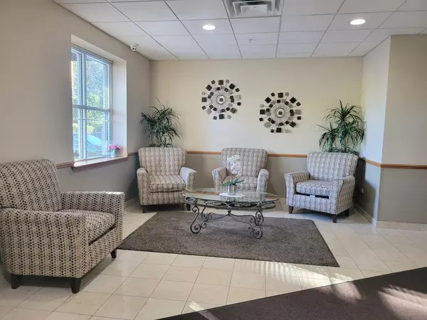 Arlington Heights, IL 60004,3451 N Carriageway Drive #203