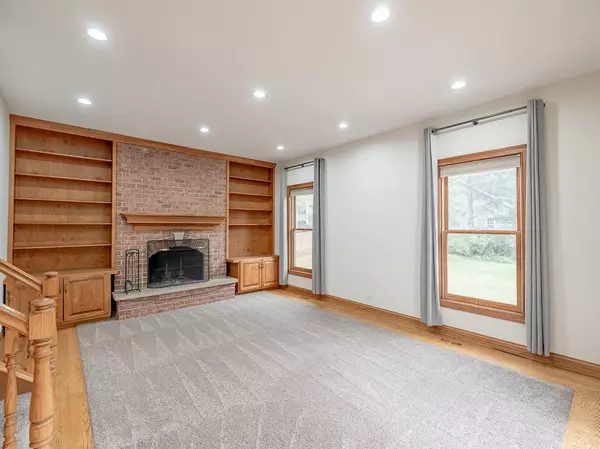 Wheaton, IL 60187,26w185 Meadowview Court