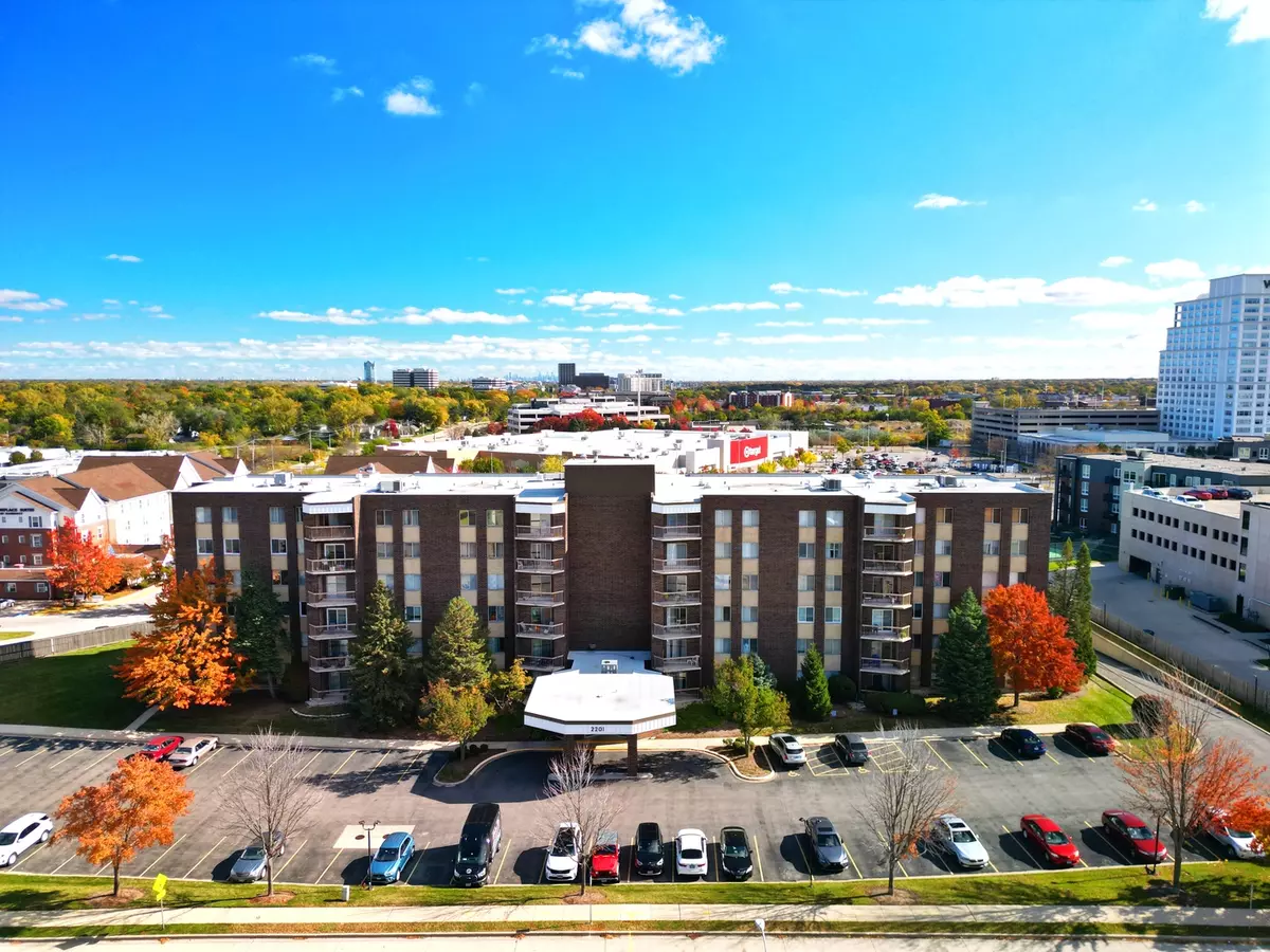 Lombard, IL 60148,2201 S Grace Street #604