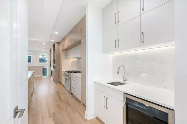 Chicago, IL 60660,1542 W Highland Avenue