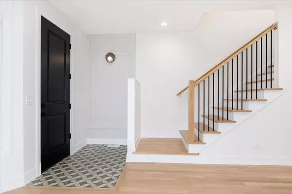 Chicago, IL 60660,1542 W Highland Avenue