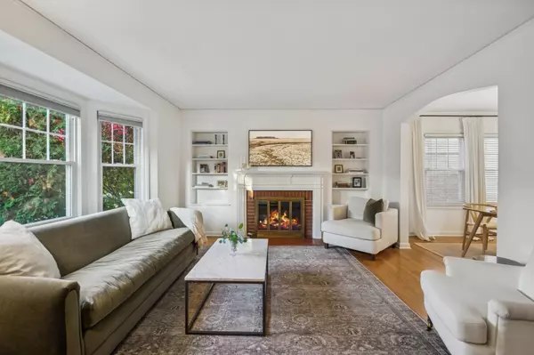 Chicago, IL 60646,6319 N Le Mai Avenue