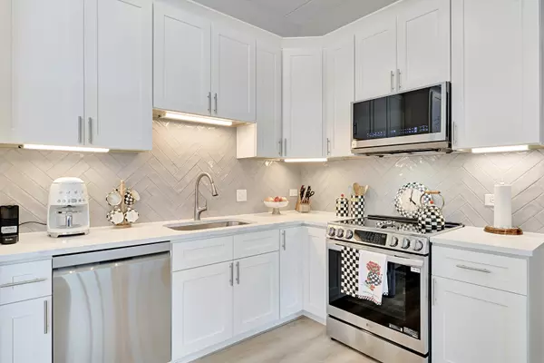 Chicago, IL 60661,650 W Wayman Street #508