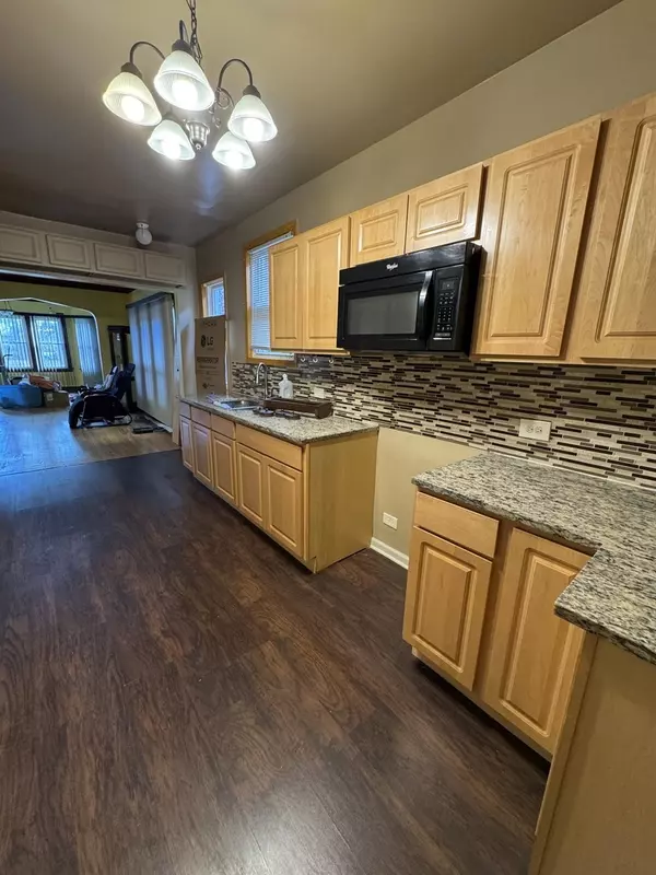 Chicago, IL 60636,7142 S Damen Avenue