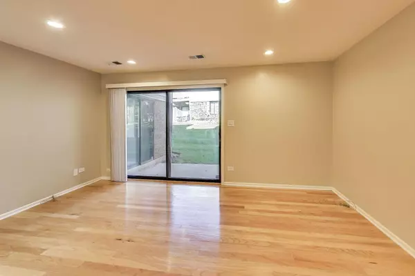 Arlington Heights, IL 60004,1640 W Partridge Lane #7