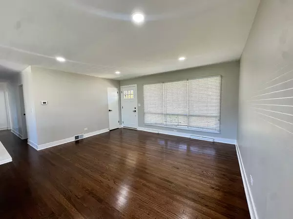 Mount Prospect, IL 60056,909 S Emerson Street