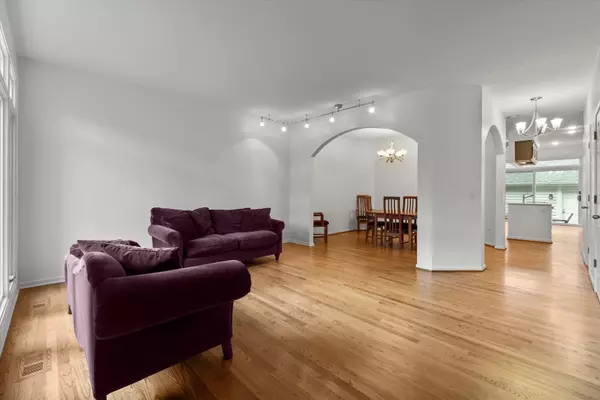 Chicago, IL 60646,4260 W Thorndale Avenue