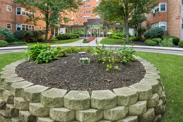 Chicago, IL 60640,Address not disclosed