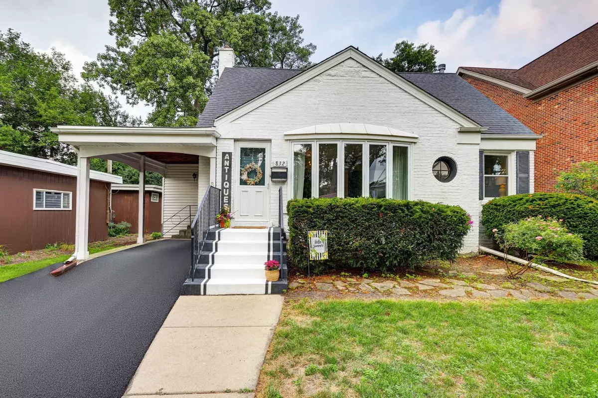 Park Ridge, IL 60068,832 Sylviawood Avenue