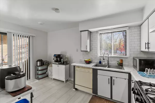 Schaumburg, IL 60193,1518 Harbour Court #A1