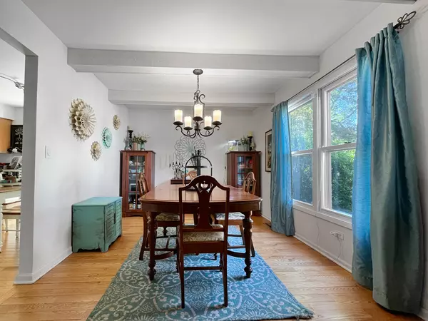 Libertyville, IL 60048,323 W Golf Road