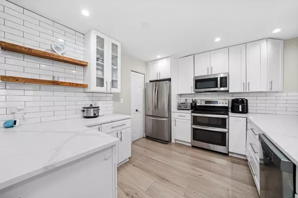 Burr Ridge, IL 60527,8094 Garfield Avenue #4-3