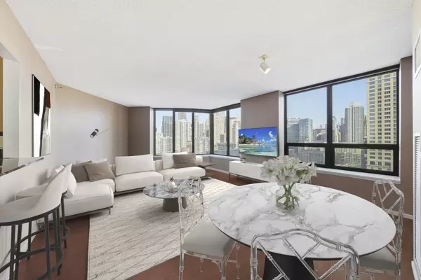 Chicago, IL 60654,400 N La Salle Drive #2002