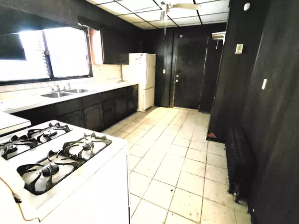 Chicago, IL 60620,7827 S Peoria Street