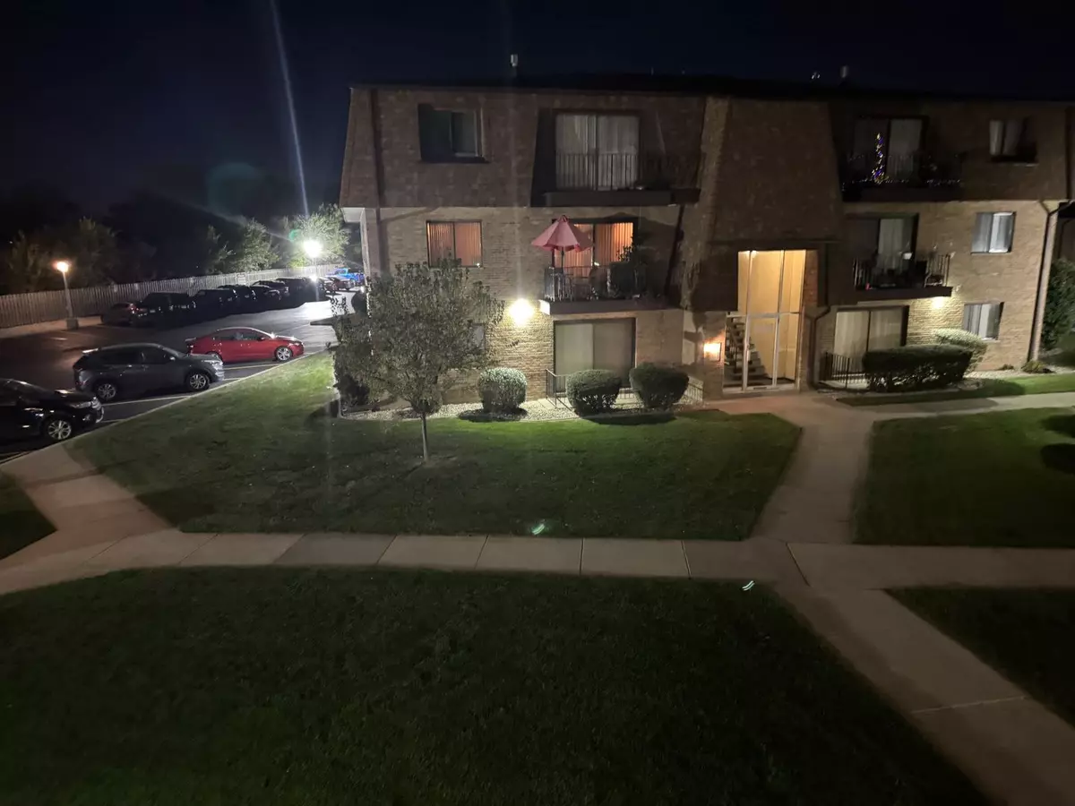 Oak Lawn, IL 60453,4905 W 109th Street #202