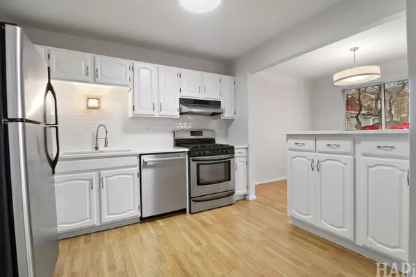 Schaumburg, IL 60194,602 Eastview Court #Z1