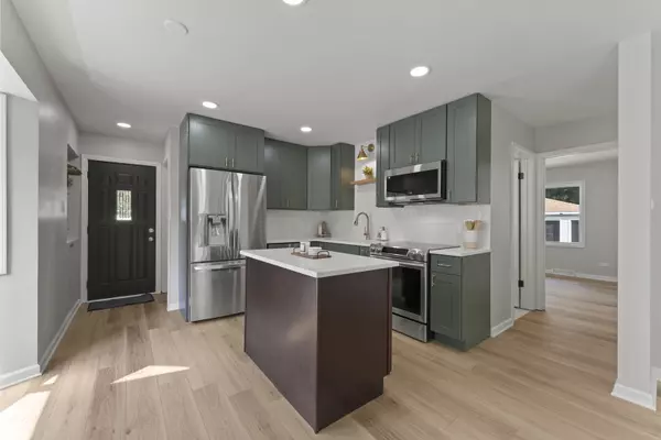 Glen Ellyn, IL 60137,153 Grove Avenue