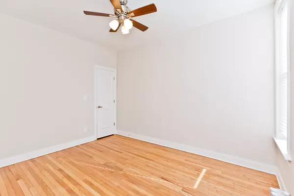 Chicago, IL 60625,3137 W Lawrence Avenue #3