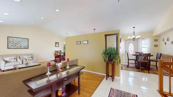 Buffalo Grove, IL 60089,412 Chateau Drive