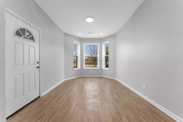 Chicago, IL 60624,736 N Sawyer Avenue