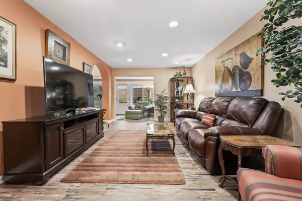 Mount Prospect, IL 60056,910 Persimmon Lane #A