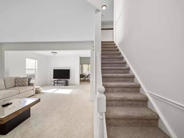 Lake In The Hills, IL 60156,2521 WATERFORD Lane