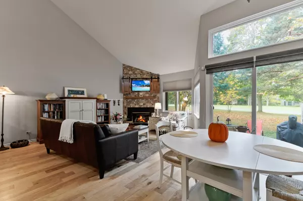 Lake Barrington, IL 60010,748 Shoreline Road